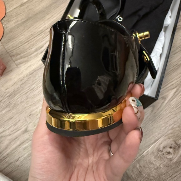 Chanel Black Patent and Leather CC Mary Jane 39/10B - Picture 4 of 9